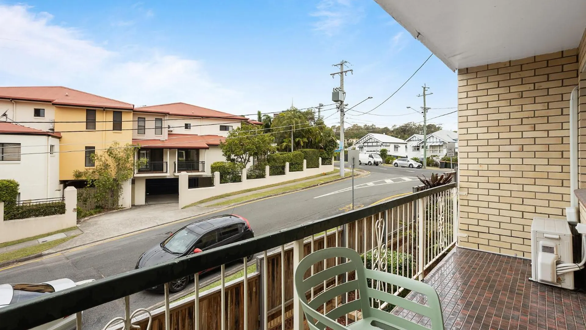 Spacious 2-Bed Apartment Near City Centre Brisbane Australia