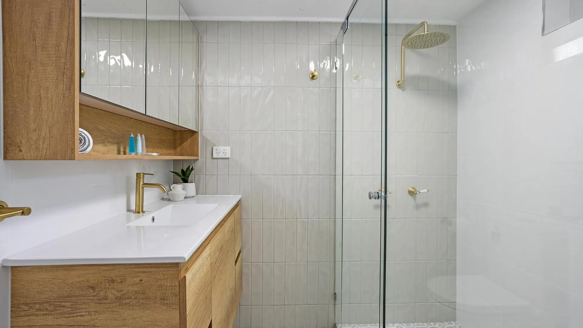 Spacious 2-Bed Apartment Near City Centre Brisbane Australia